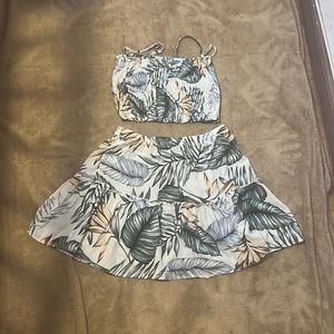 Two piece set (crop top and skirt) tropical print